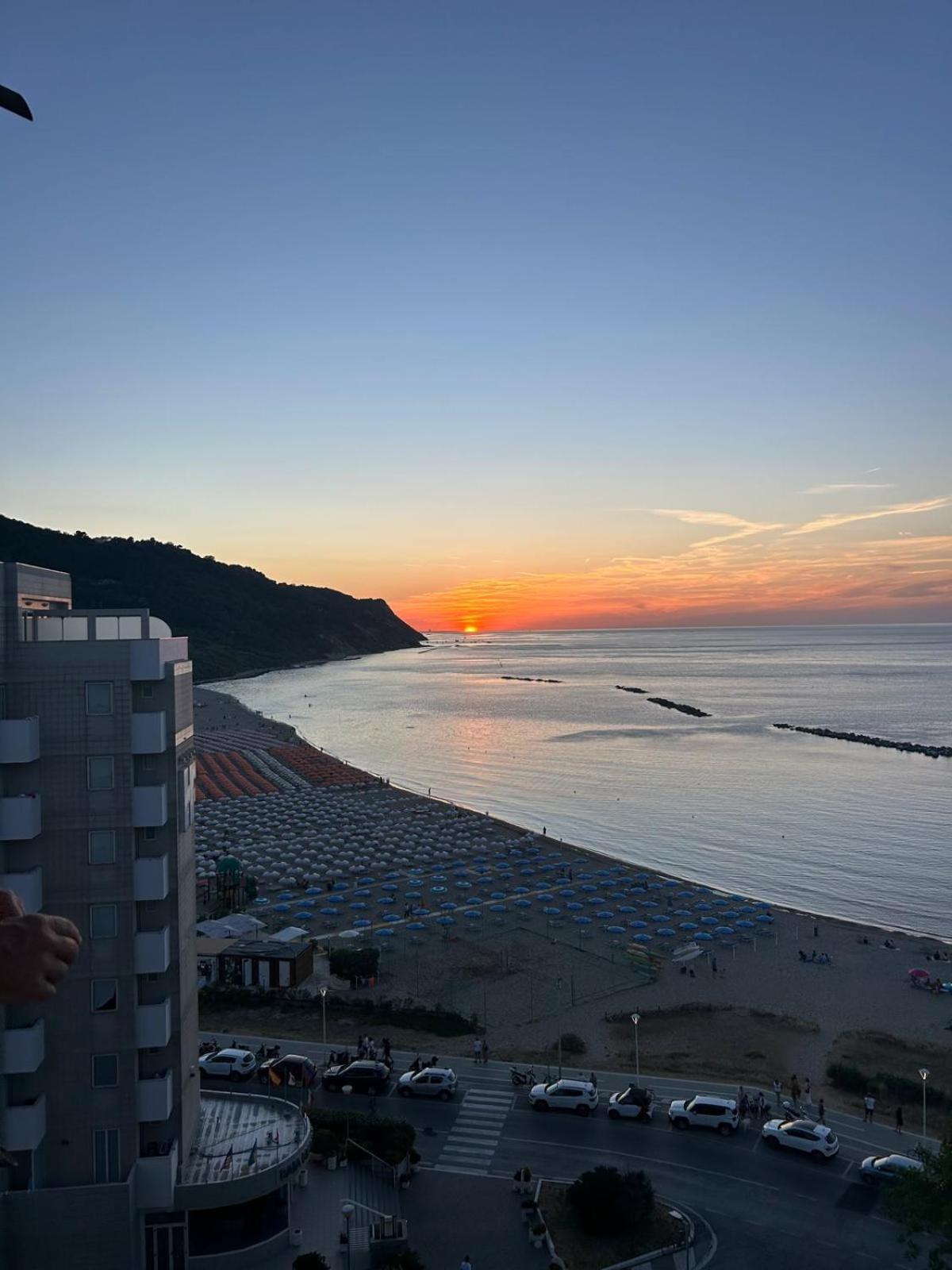 Apartment Tramonto In Baia Pesaro